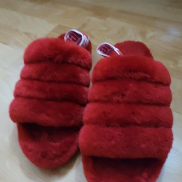 Ugg Red Fluff Slide - Picture 2 of 9